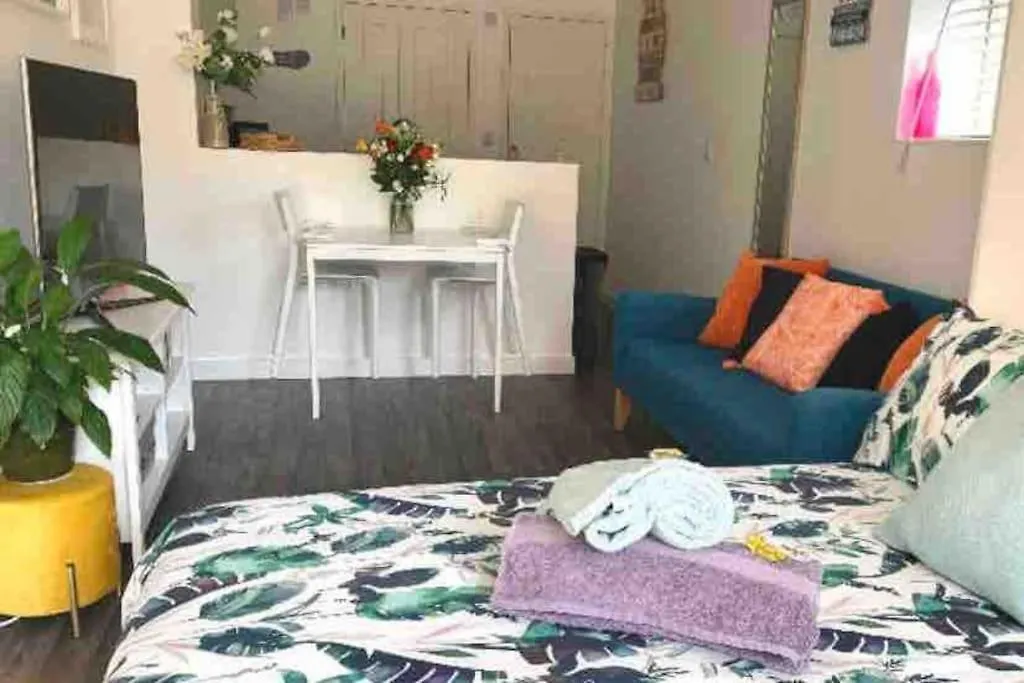 Bournemouth Nr Town Beach Train Coach Shops Lovely Entire Apartment Allows Quiet Good Dogs