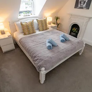 Light Airy 3 Bed Town Cntr Flat 700m To The Apartment
